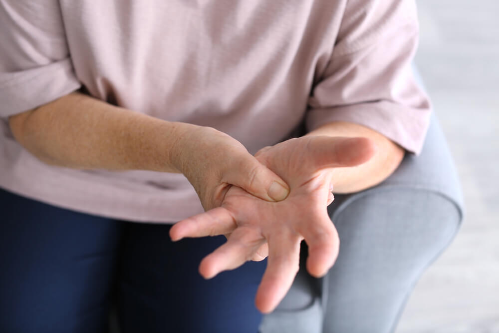 5 symptoms that may indicate arthritis in the hands shutterstock 576818158 5 symptoms that may indicate arthritis in the hands