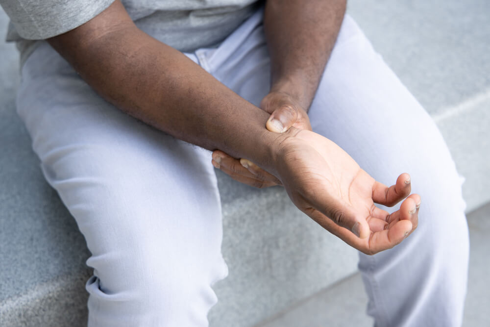 Three issues that lead to burning pain in the wrist shutterstock 1913561440 burning pain in wrist