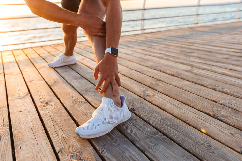 Are knee and ankle pain related?