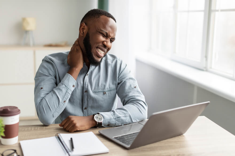 Why was the loud pop in my neck followed by pain? shutterstock 1922216963 Why was the loud pop in my neck followed by pain?