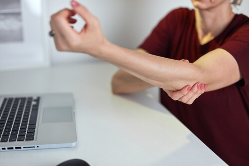 4 types of elbow injuries you could develop at work shutterstock 2079702829 types of elbow injuries