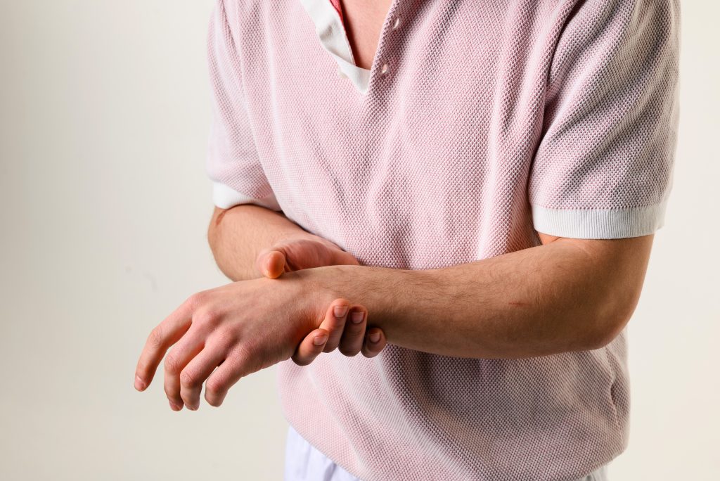 why is my wrist swollen? treatments for wrist injuries wrist pain